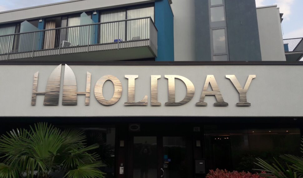 Insegna acciaio hotel Holiday